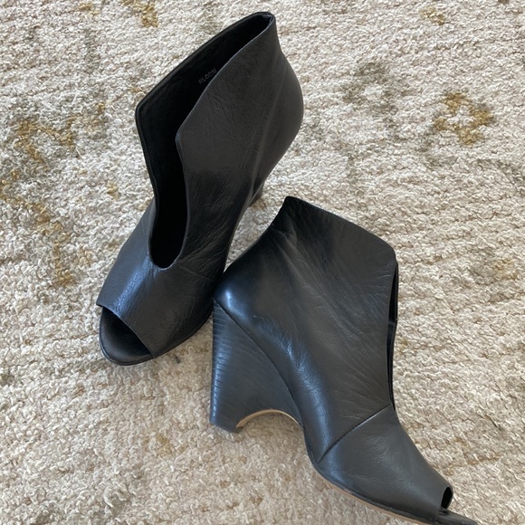 Peek toe Ladies Butter Soft leather wedge shoes - Picture 2 of 3